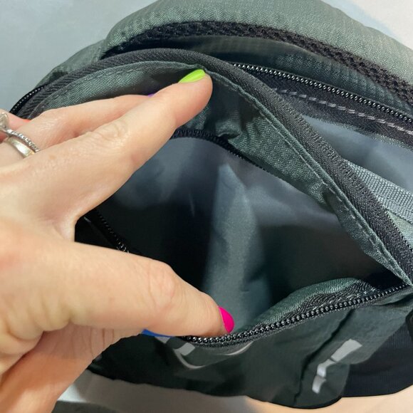 Magellan‎ Outdoors Sling Pack Belt Bag Mens OS Green Black Fishing Outdoor - Picture 2 of 5